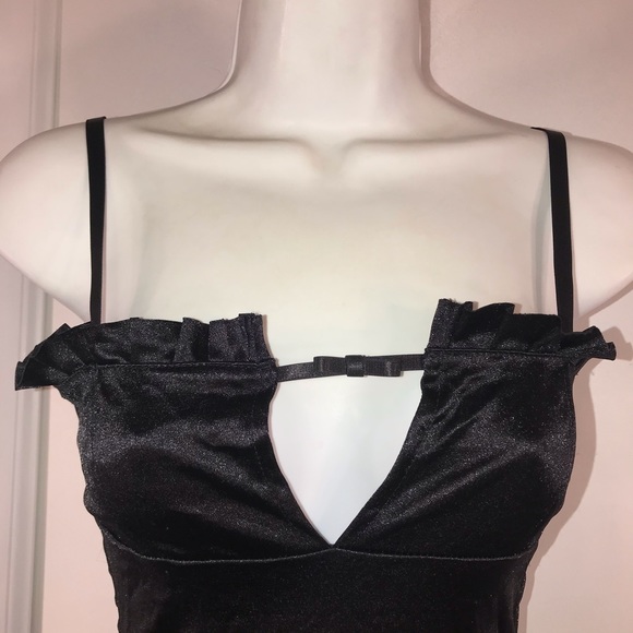 Black Ruffle Stretchy Garter Slip, size S/M - Picture 4 of 9